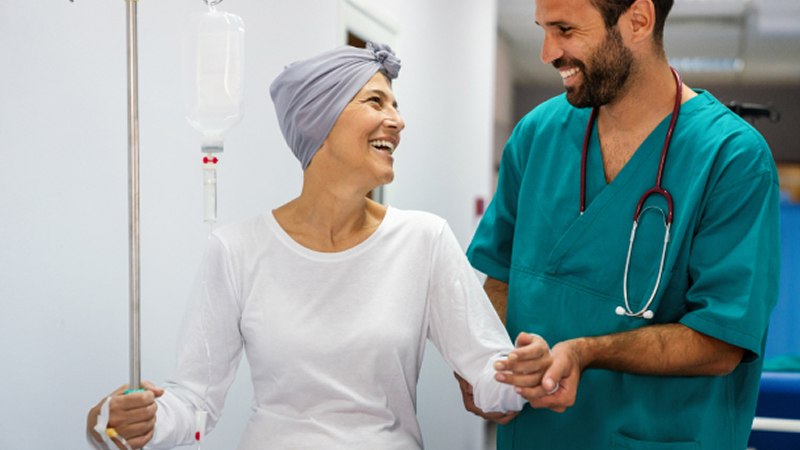 Resiliencia durante el tratamiento: microhábitos que sí ayudan en quimio, radio o terapias largas